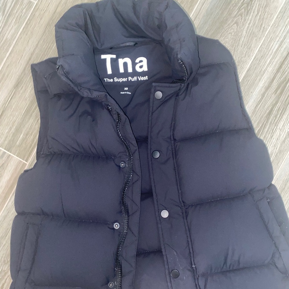 Aritzia TNA The Super Puff Vest